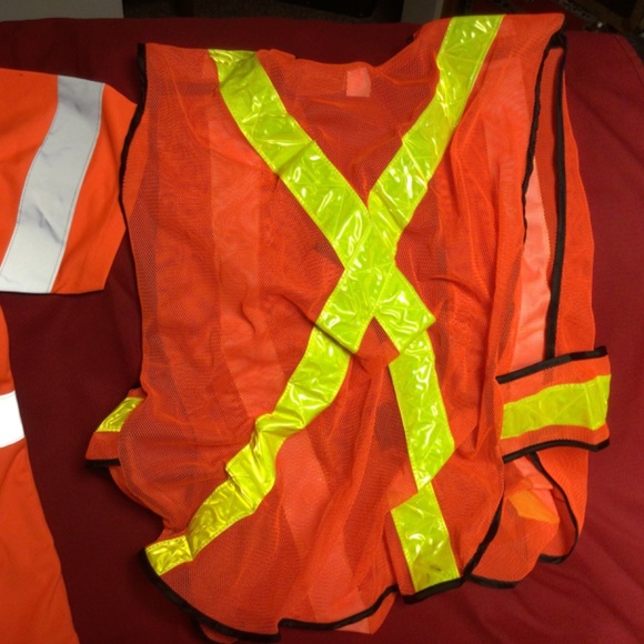 SAFETY VEST and tshirt - Picture 4 of 4